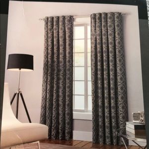 Gorgeous Claudia Drapes👍👍👍 sold together